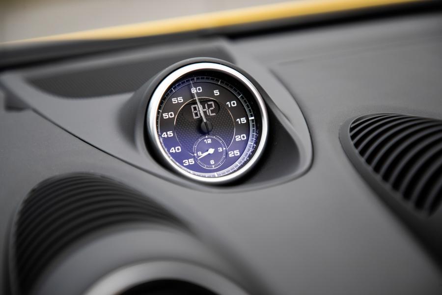 Детали интерьера Porsche 718 Spyder (982) 2019 года  (WW) (фото 211 из 318)